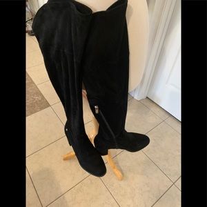 Liz Claiborne Sz 9 NWOT Over the Knee Suede Boots